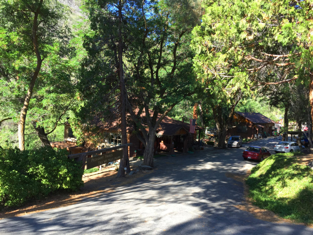 Durrwood Creekside Lodge B&B, Hotel, Bed and Breakfast, Kernville, California, Mountains, Adventure, Travel 