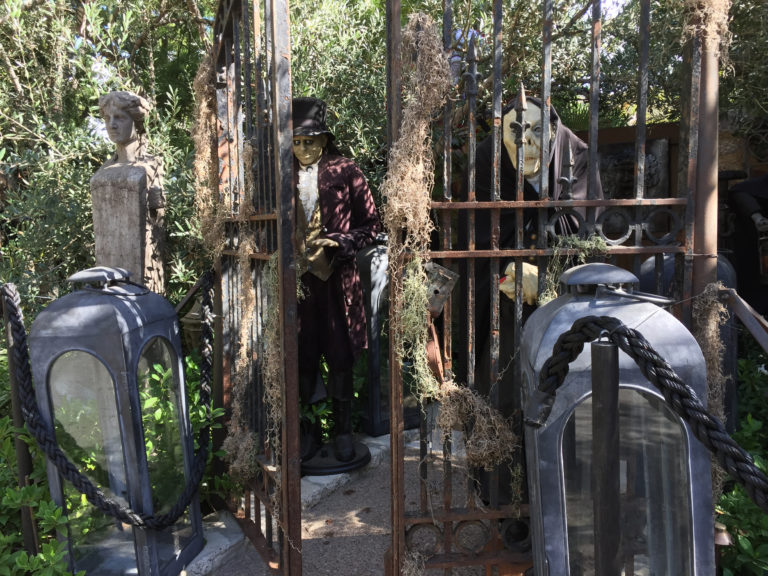 Where to Find the Best Halloween Decorations in LA [2019 Update